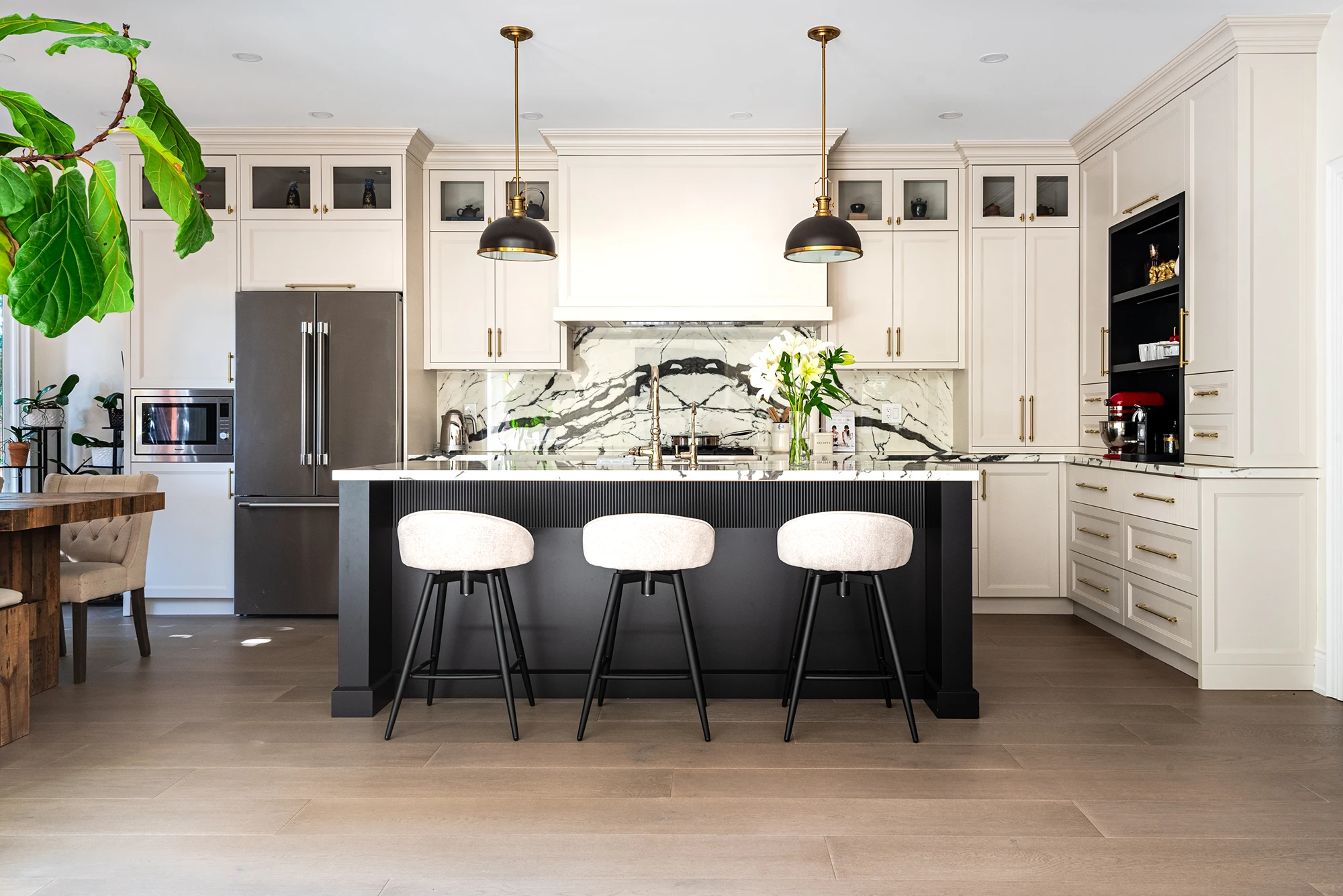 Open-concept living space — Burlington — Studio Kimi