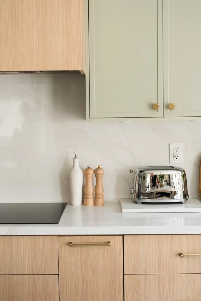 Erin Mills kitchen interior design — Mississauga — Studio Kimi Interior (view 4)