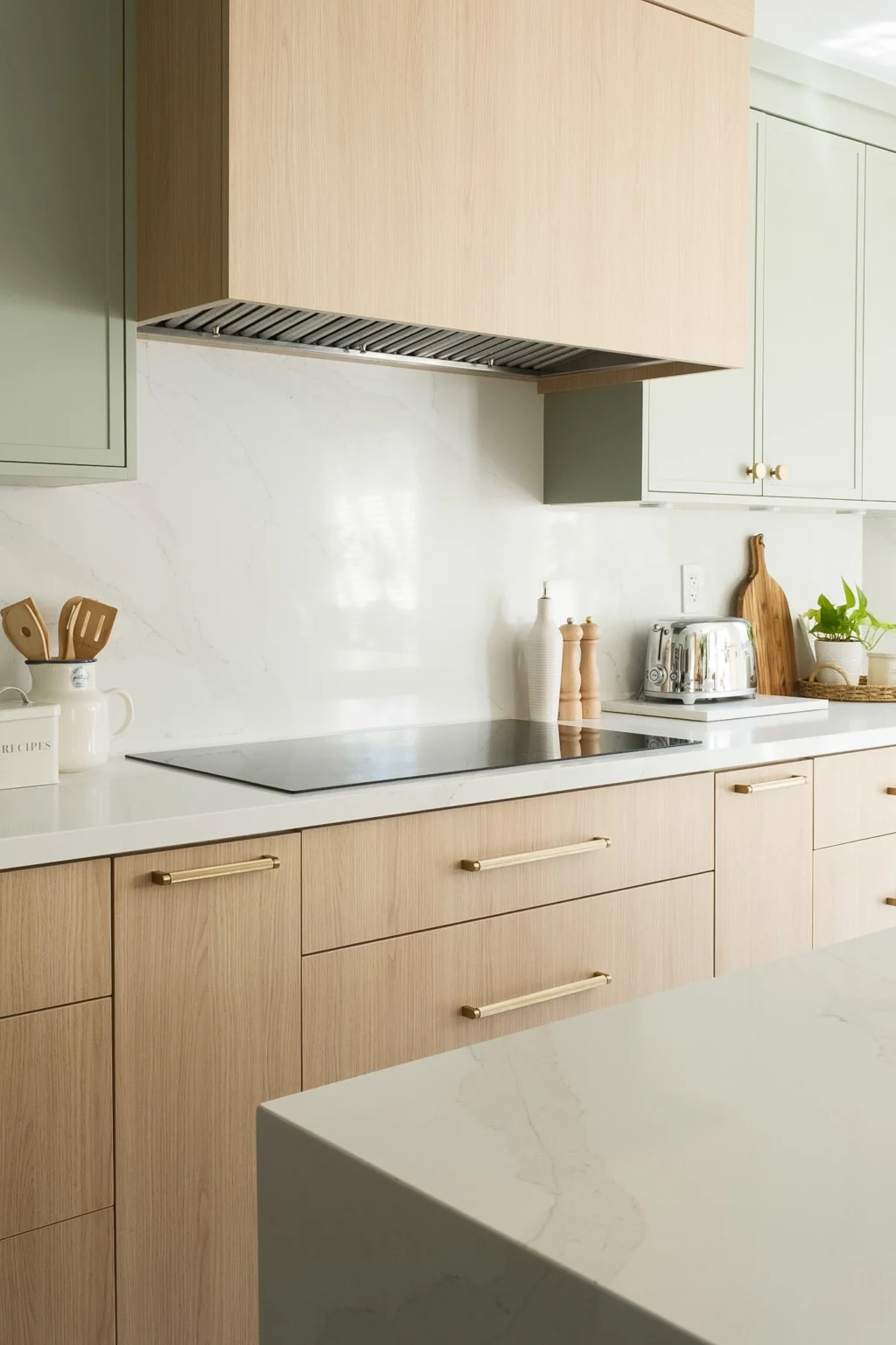 Erin Mills kitchen interior design — Mississauga — Studio Kimi Interior (view 6)
