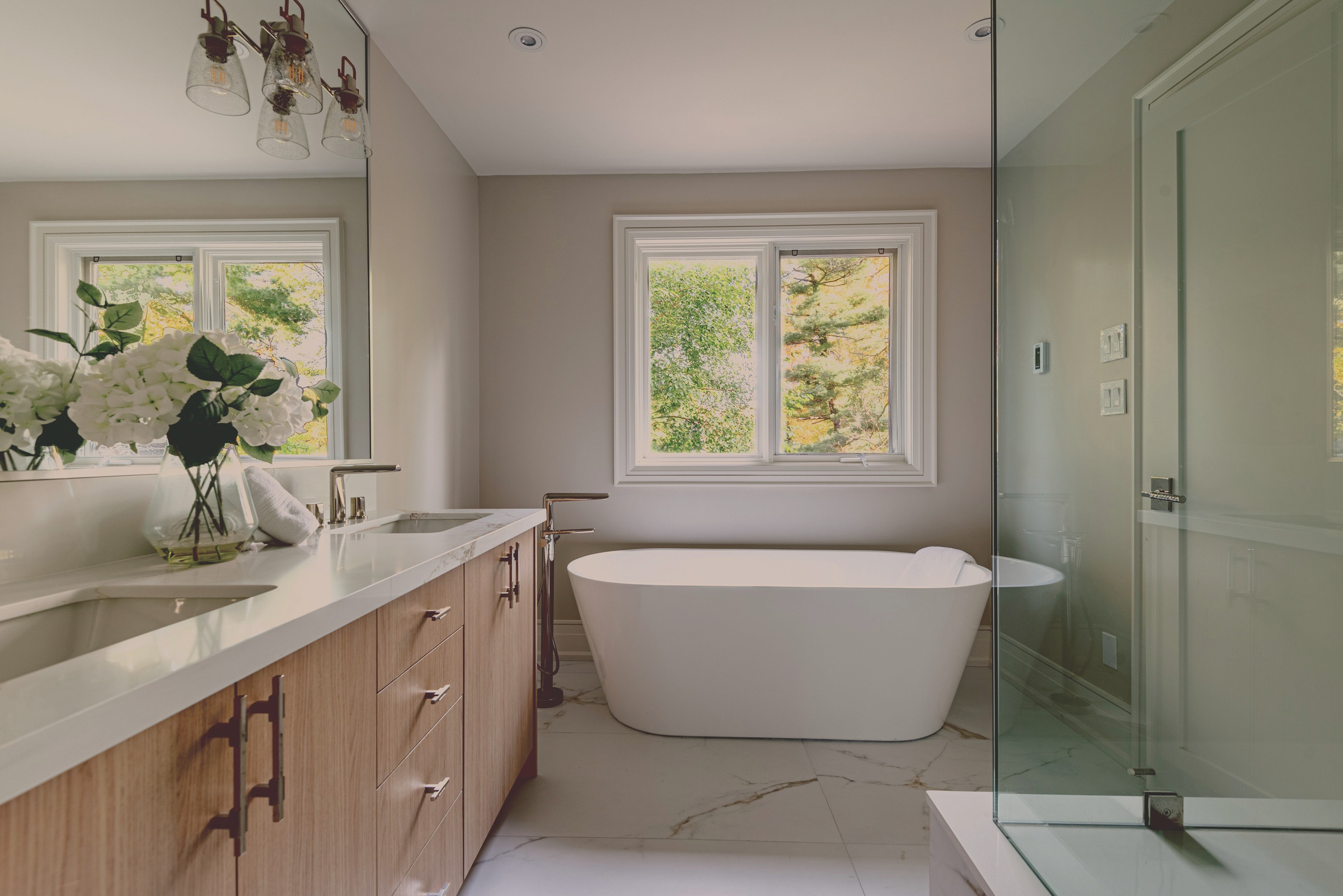 Duncan ensuite bath — Studio Kimi Oakville