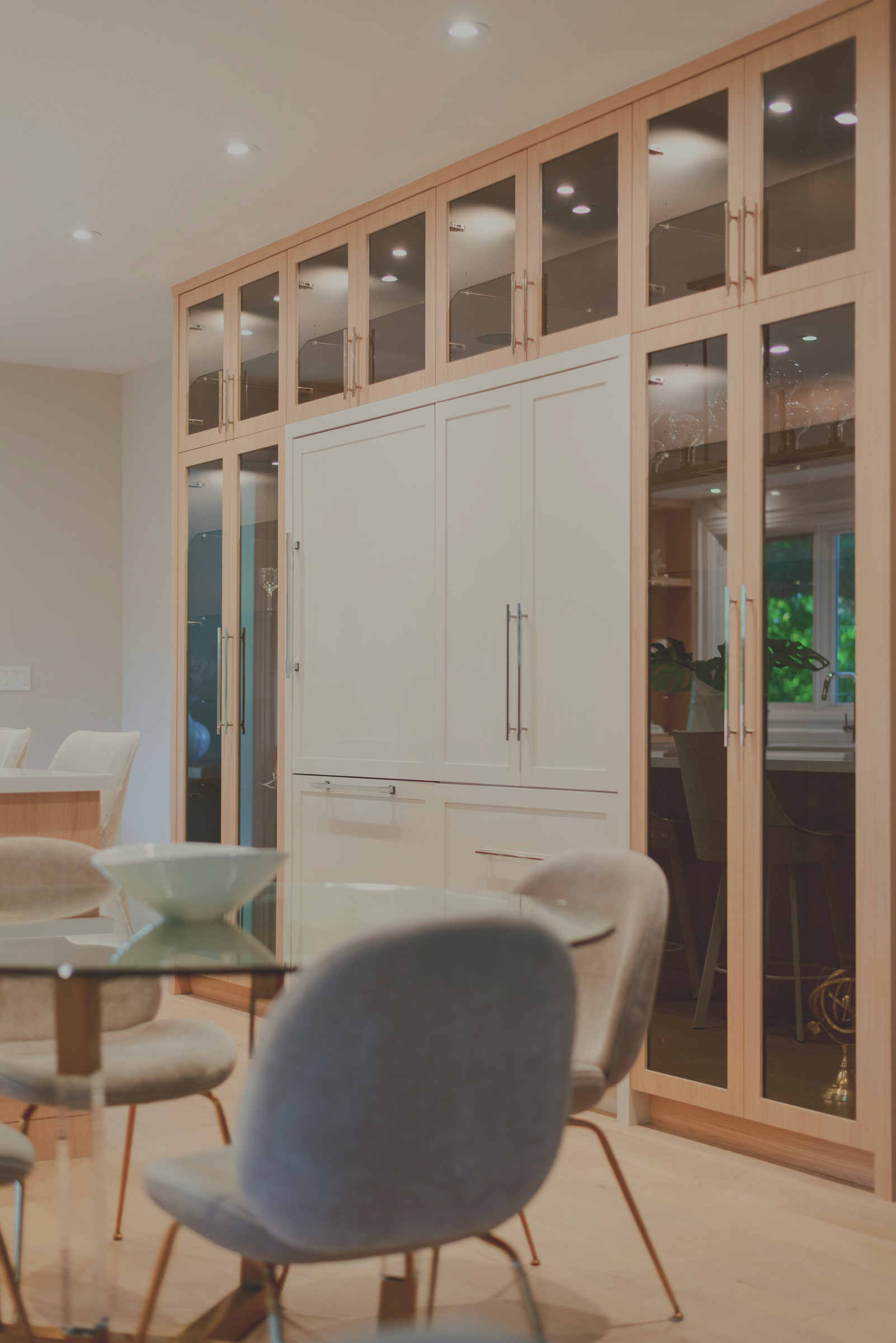 Refined kitchen with island — Mississauga — Studio Kimi