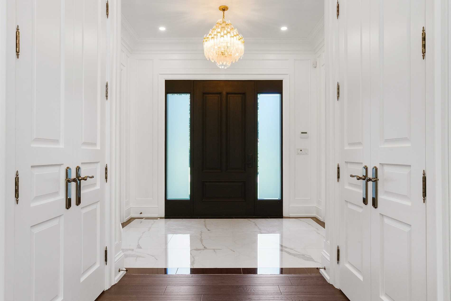 Sandwell entrance hall — Studio Kimi interior design in Oakville
