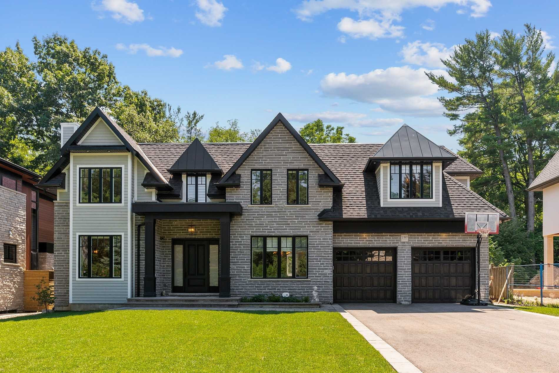 A completed Oakville project the result of a clean permit process.